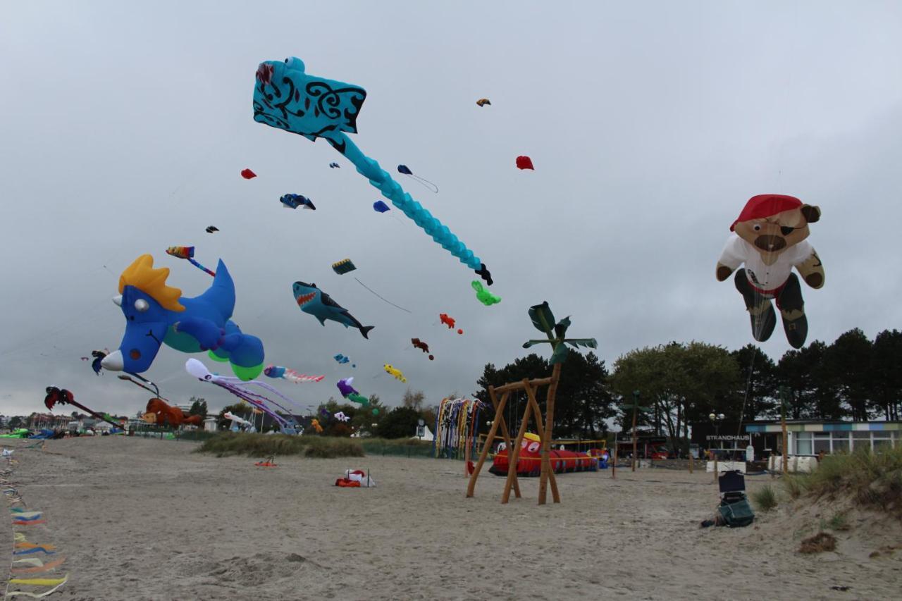 Ferienwohnungen Im Haus Strandburg グレーミッツ エクステリア 写真