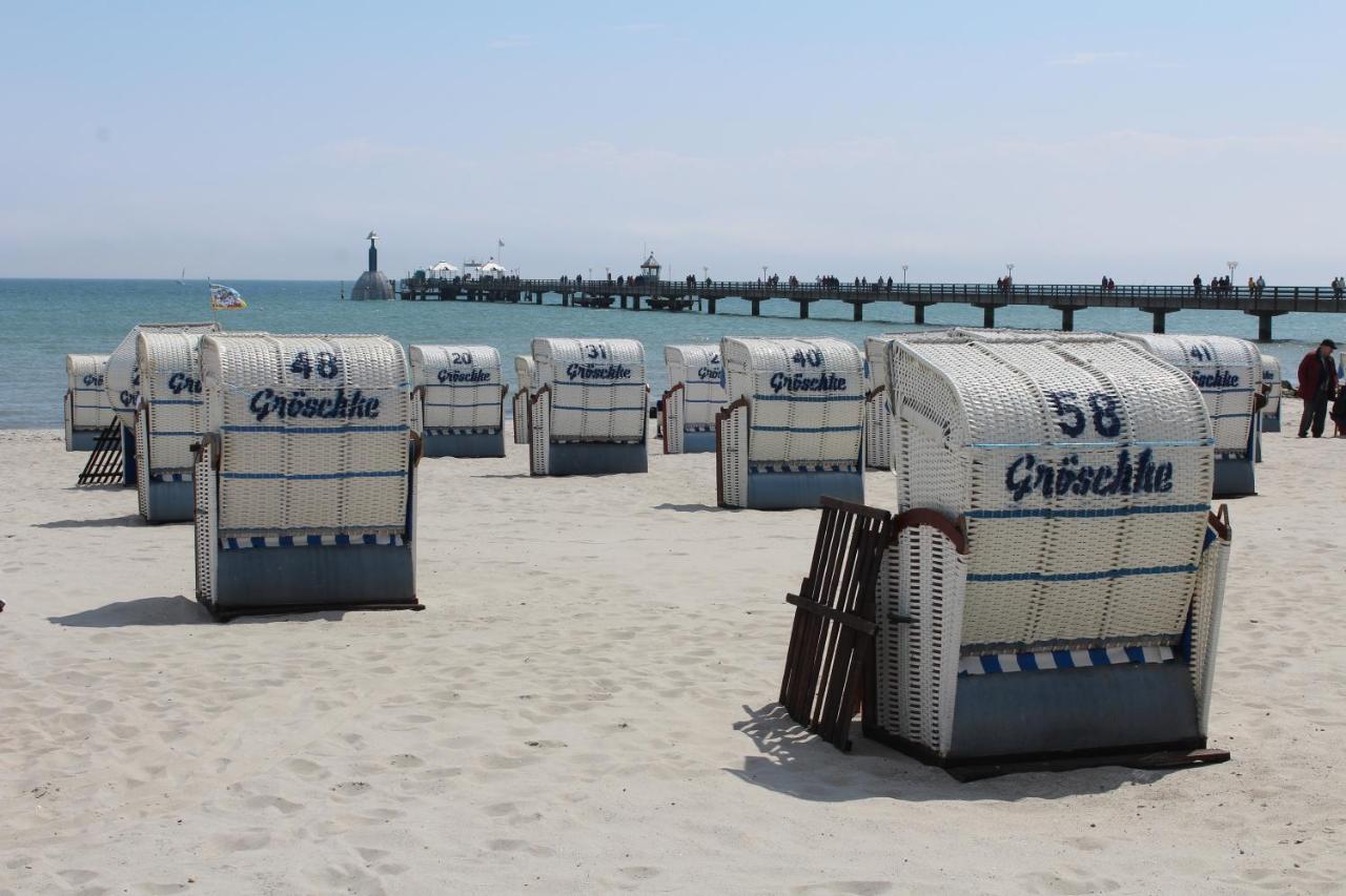 Ferienwohnungen Im Haus Strandburg グレーミッツ エクステリア 写真