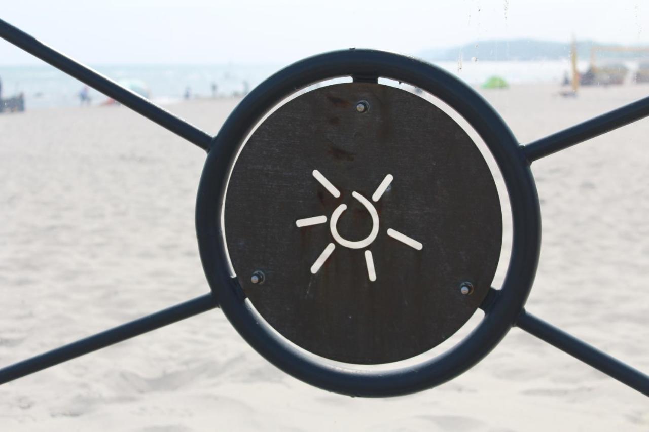 Ferienwohnungen Im Haus Strandburg グレーミッツ エクステリア 写真