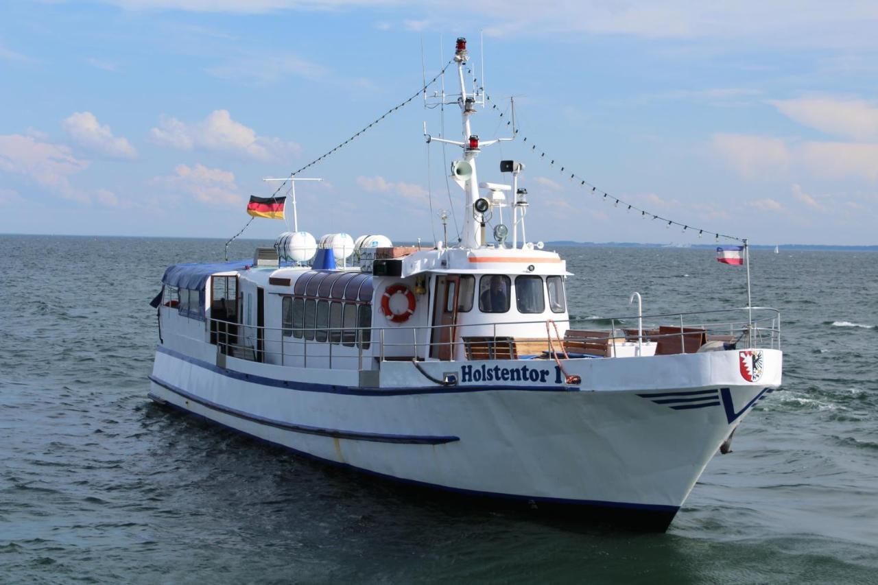 Ferienwohnungen Im Haus Strandburg グレーミッツ エクステリア 写真