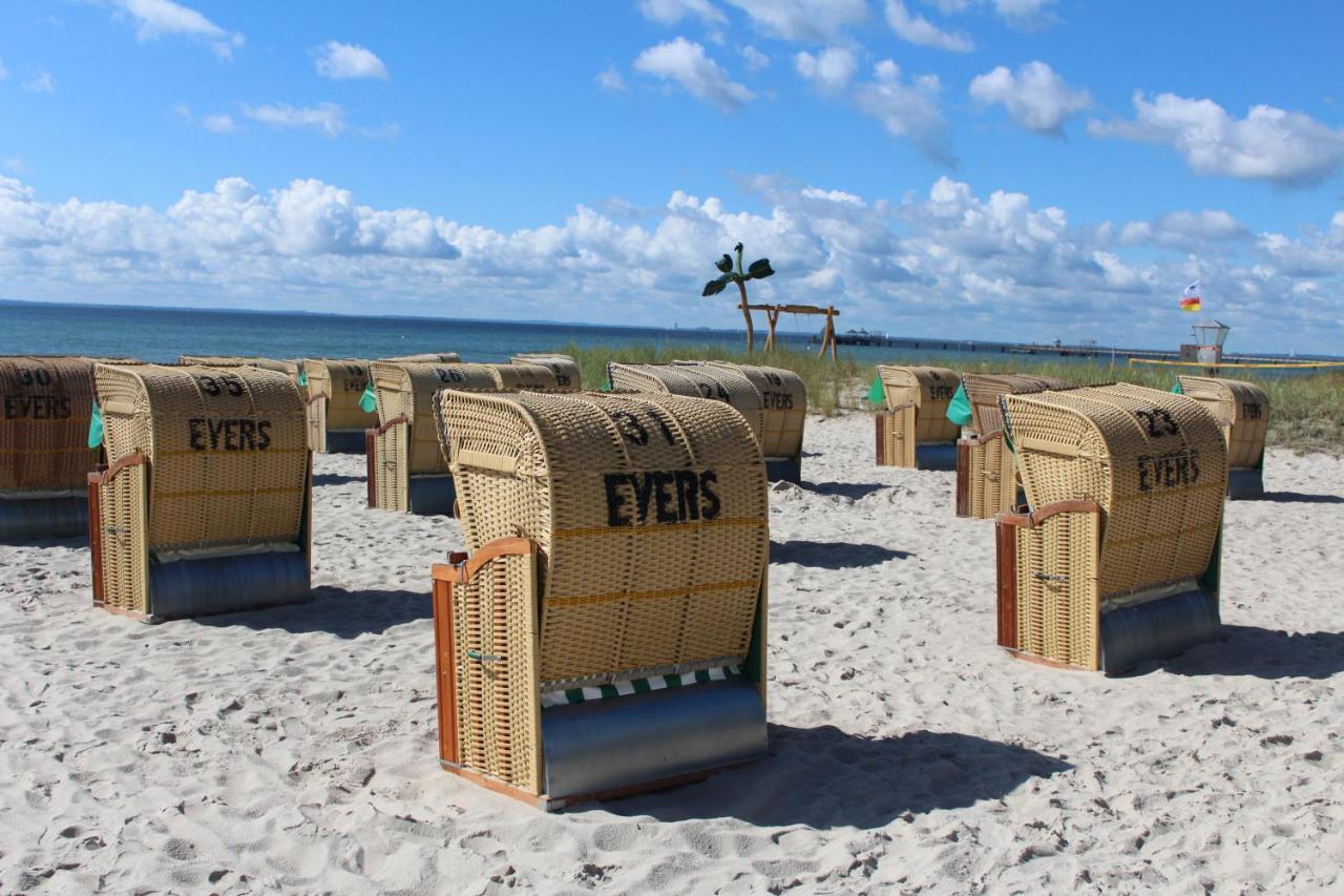 Ferienwohnungen Im Haus Strandburg グレーミッツ エクステリア 写真